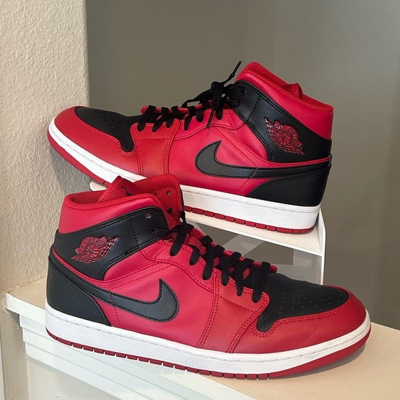 Nike Other - Jordan 1 Mid Reverse Bred (2021) *LIGHTLY WORN* Men’s Size 11.5 554724-660